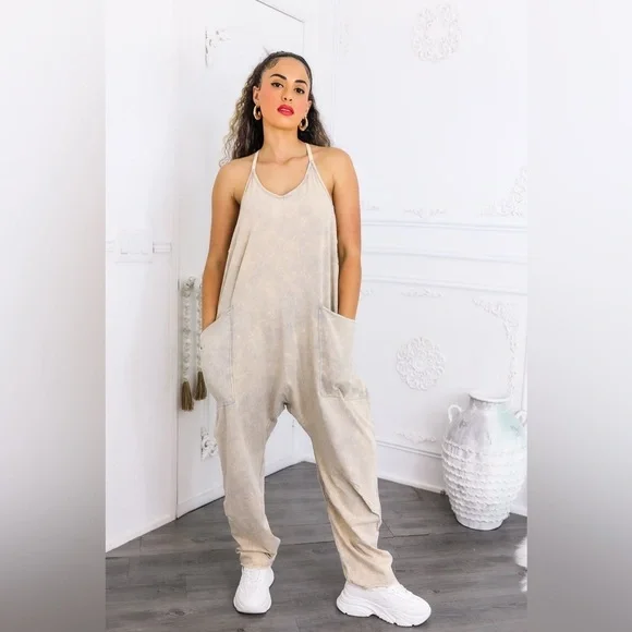 Stylish Beige Jumpsuit with Pockets - Picture 4 of 5